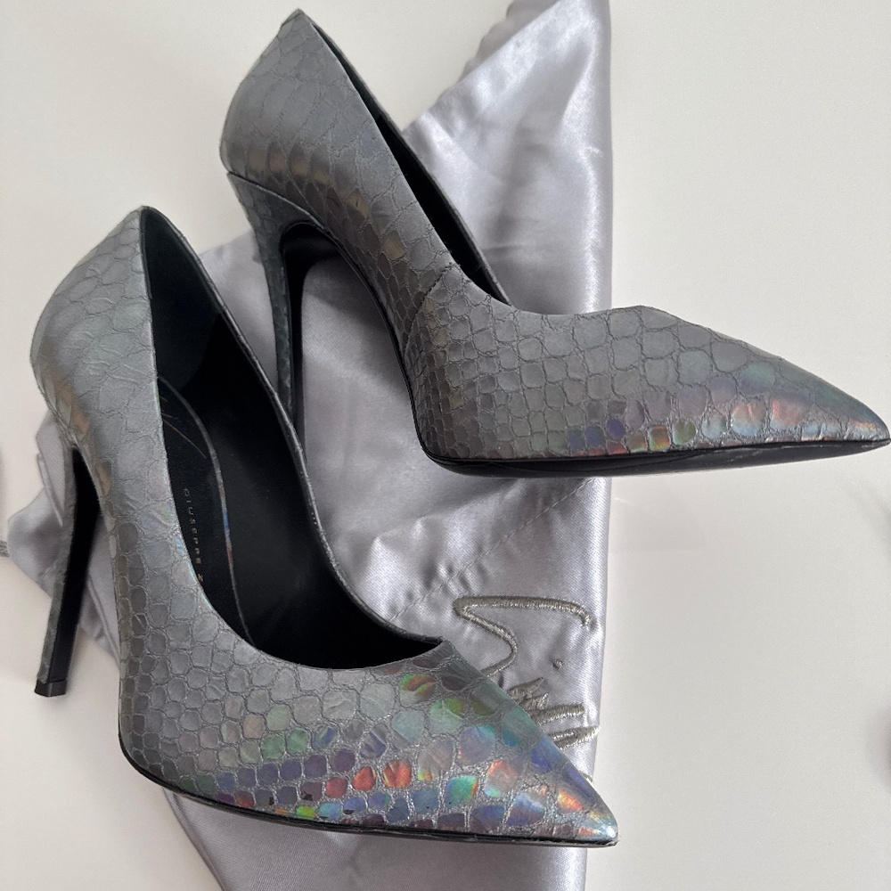 Giuseppe Zanotti Silver Iridescent Metallic Heels Size 5 EUC 4.25" Stiletto